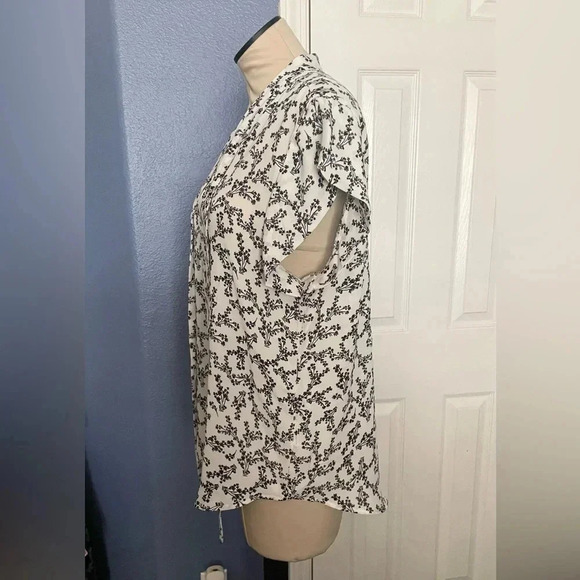 Short Sleeve Neck Tie Top - Picture 4 of 9